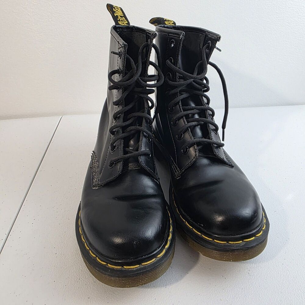 Dr. Martens Womens AirWair Black Leather Classic Combat Style Boots Sz 8 8 Hole - Picture 3 of 8
